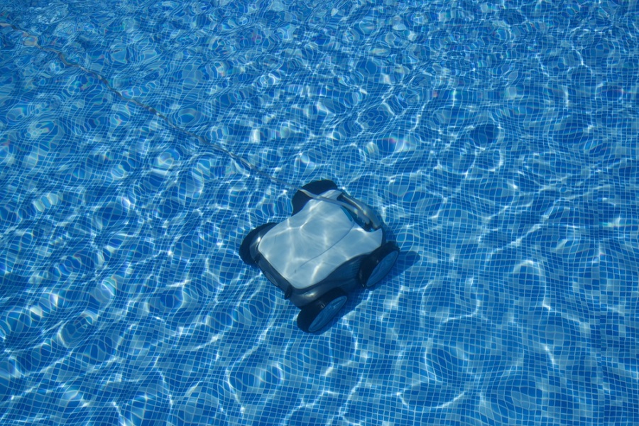 automatic pool cleaner pros cons